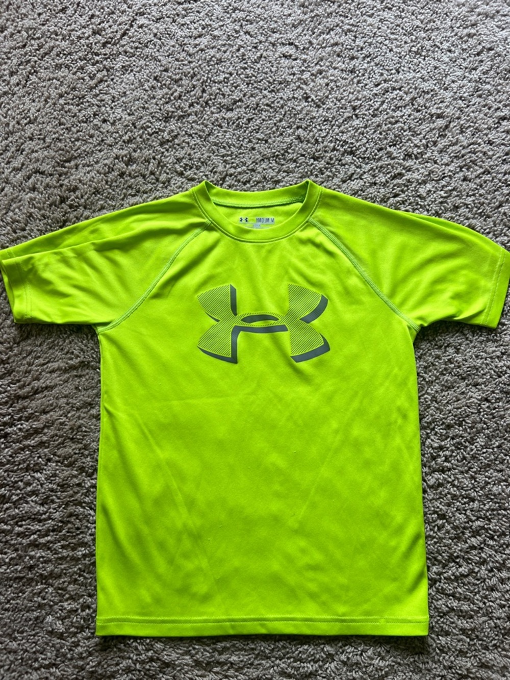Boys Under Armour Neon Yellow Short Sleeve Logo Tee size medium